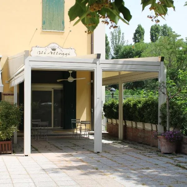 Gli Alloggi De Il Piccolo Borgo，位于马焦雷堡的酒店