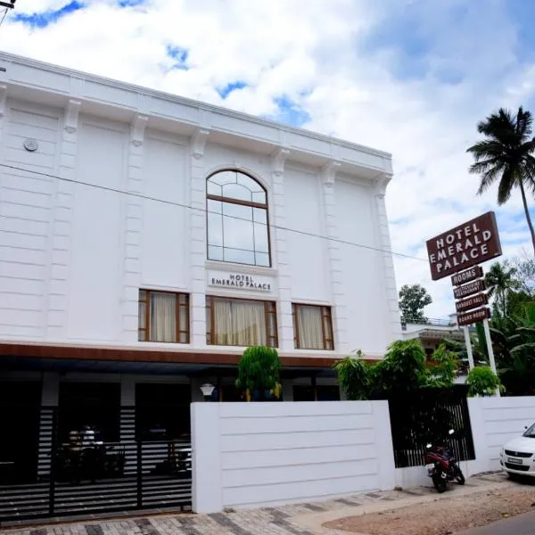 HOTEL EMERALD PALACE，位于Kottiyam的酒店