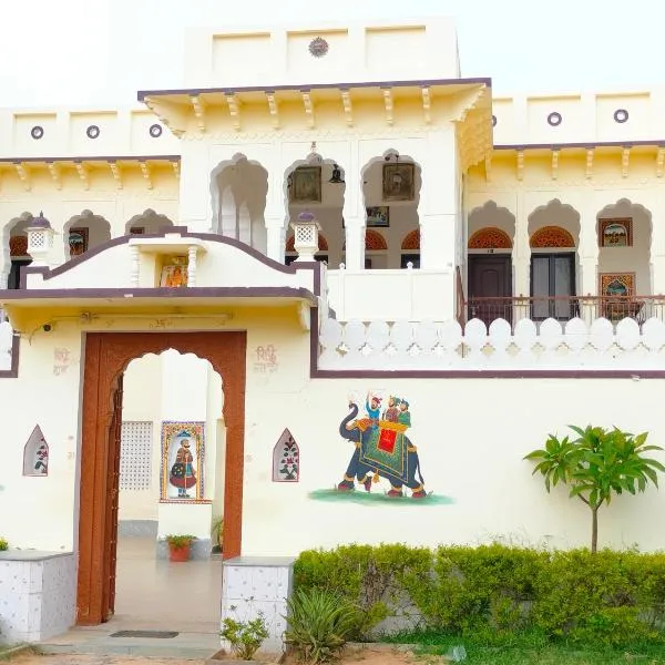 Hotel Mandawa Palace And Restaurent，位于Rāmgarh的酒店