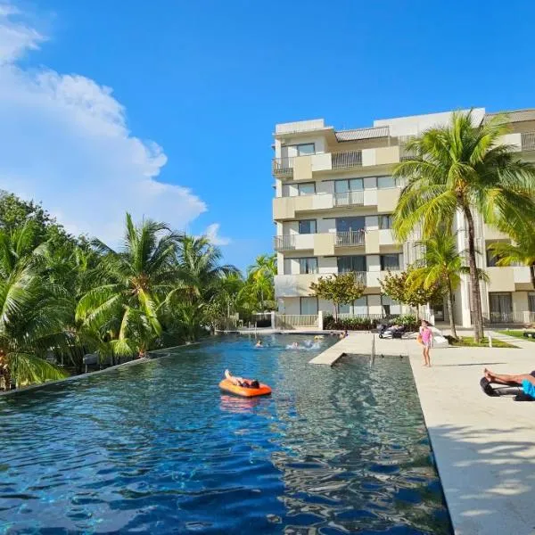 By The Sea Beach Luxury Resort - Batu Ferringhi，位于峇都丁宜的酒店