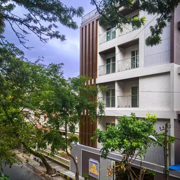 The Silver Chimes Suites，位于班加罗尔的酒店