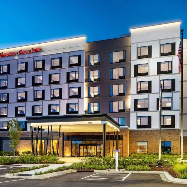 Hampton Inn & Suites Raleigh Midtown, NC，位于Hopkins的酒店