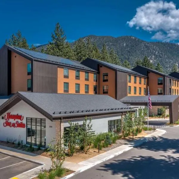 Hampton Inn & Suites South Lake Tahoe，位于Tahoe Valley的酒店