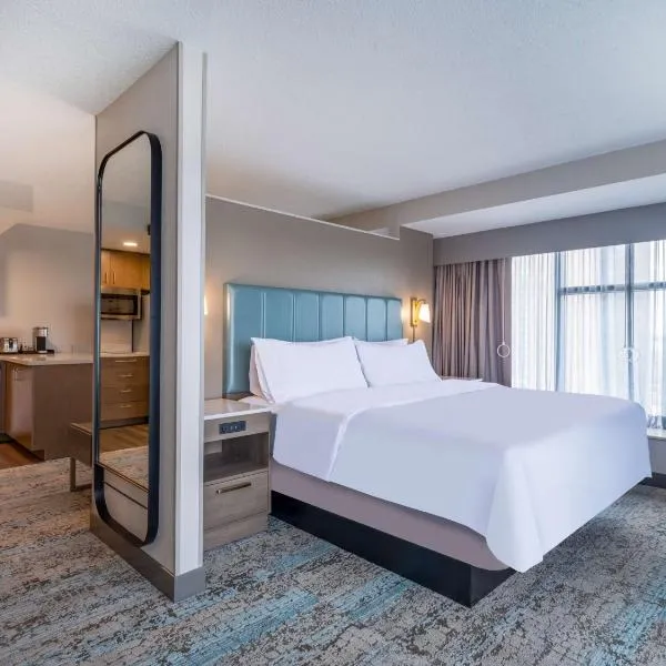 Homewood Suites By Hilton Toledo Downtown，位于诺斯伍德的酒店