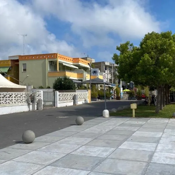Casa vacanze Torre dell Orso Piazza 100m dal mare，位于托里德欧索的酒店