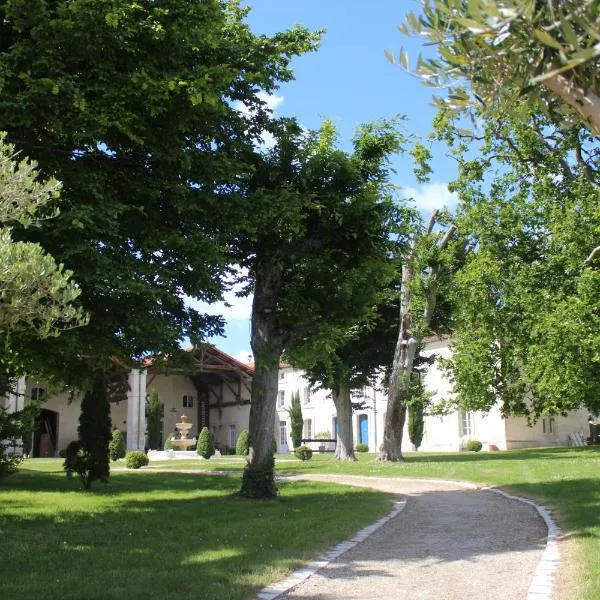 Logis Domaine des Chais，位于Saint-Simon-de-Pellouaille的酒店