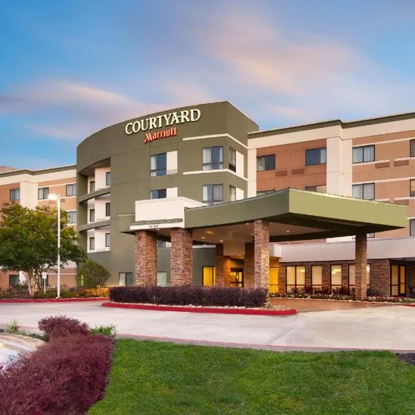 Courtyard by Marriott Houston NASA Clear Lake，位于拿骚湾的酒店