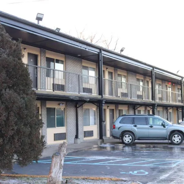Travelodge by Wyndham Livonia Canton Novi Detroit Area，位于利沃尼亚的酒店