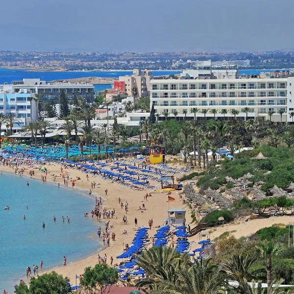 Nelia Beach Hotel & Spa，位于Phrenaros的酒店
