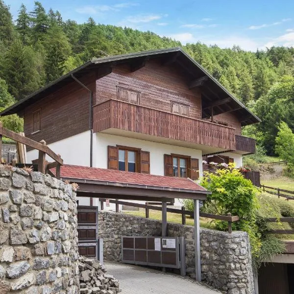 Chalet Holly，位于博尔米奥的酒店