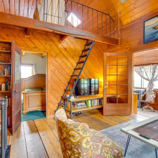 Bisbee Vacation Rental w/ Mountain Views & Sunroom，位于比斯比的酒店