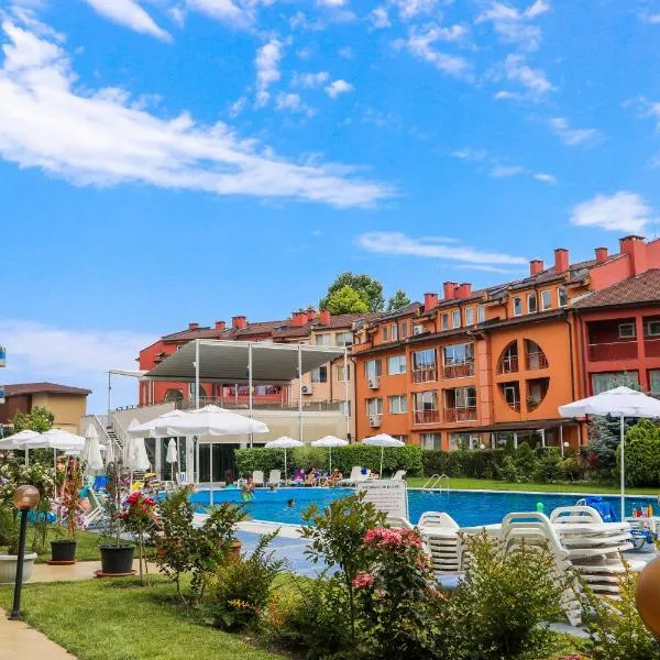 Luxury First Line apartment with pool and sea view in complex Oazis，位于拉夫达的酒店