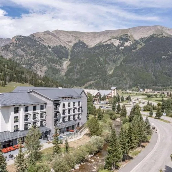 Cambria Hotel Copper Mountain，位于Masontown的酒店
