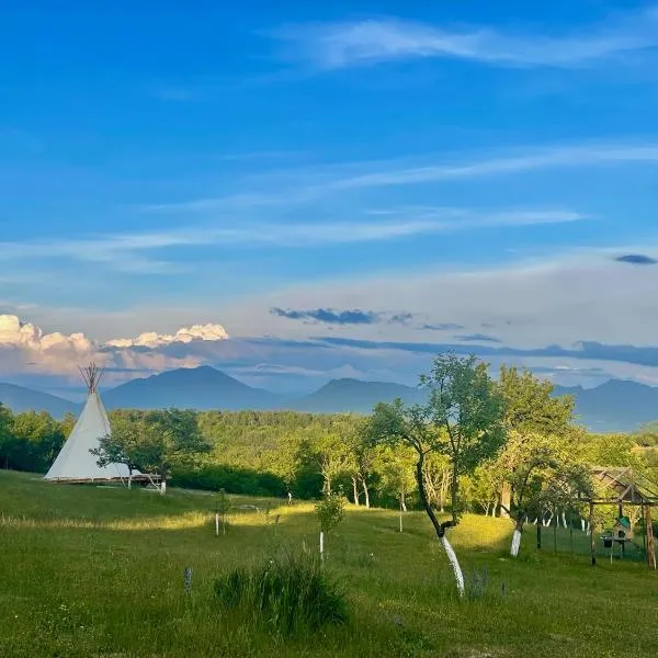 Langaland Glamping，位于Josenii-Bârgăului的酒店