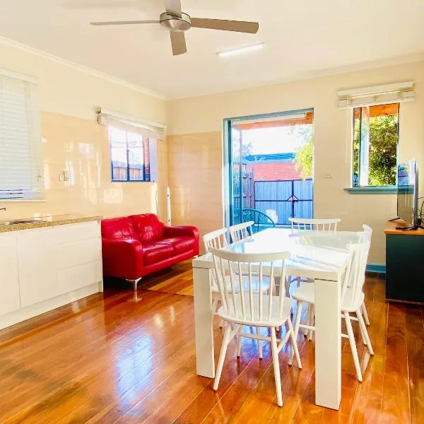 Bay Rd Kids & Pet Friendly Free Parking，位于切尔滕纳姆的酒店
