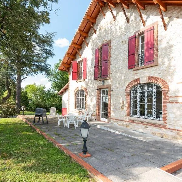 -Maison Calmels-PMR-7 Chambres et 7 SDB - proche Albi，位于Carmaux的酒店