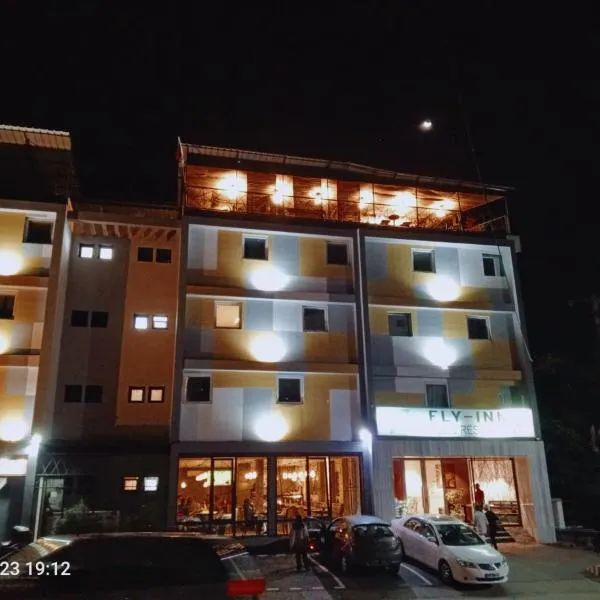 FLY INN Madagascar HOTEL - Navette GRATUITE H24 - à 300m de l'Aéroport International Ivato-Antananarivo，位于Talata-maty的酒店