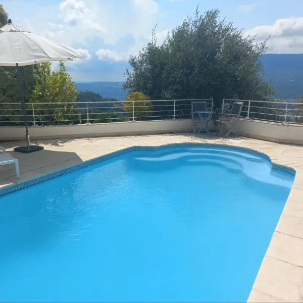 Studio les étoiles d'Azur，位于Aspremont的酒店