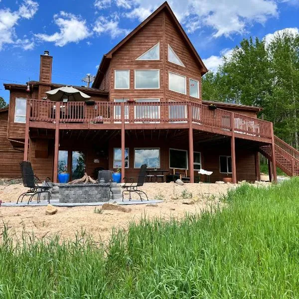 Meandering Moose Apartment Vacation Rental，位于布莱克霍克的酒店