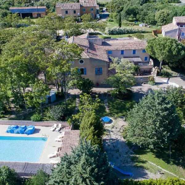La Bastide de la Peyrolière avec piscine et tennis face au Luberon，位于阿普特的酒店