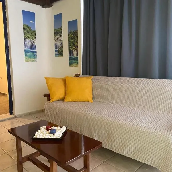Yellow Beach House，位于洛加拉斯的酒店