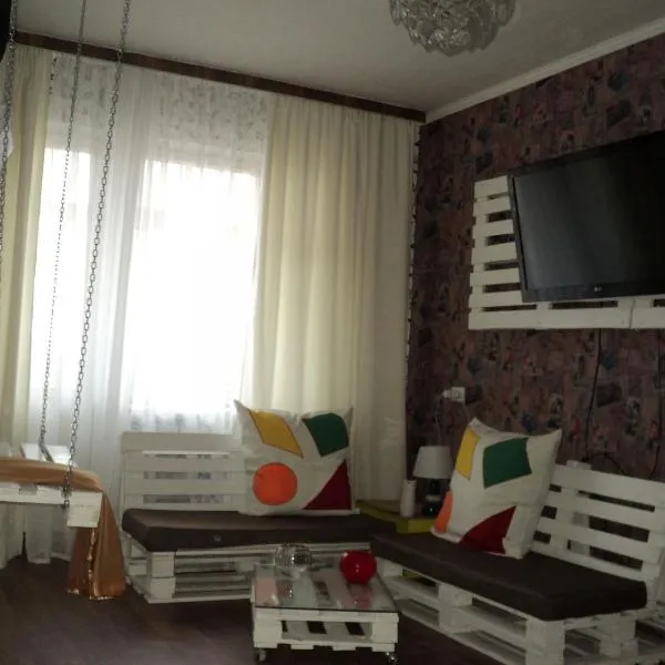 Apartment on Vasylia Stusa St, 10，位于Polyanichentsy的酒店