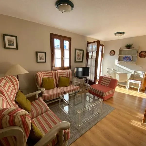 Apartamento con vistas a pistas, en Formigal.，位于福米加尔的酒店