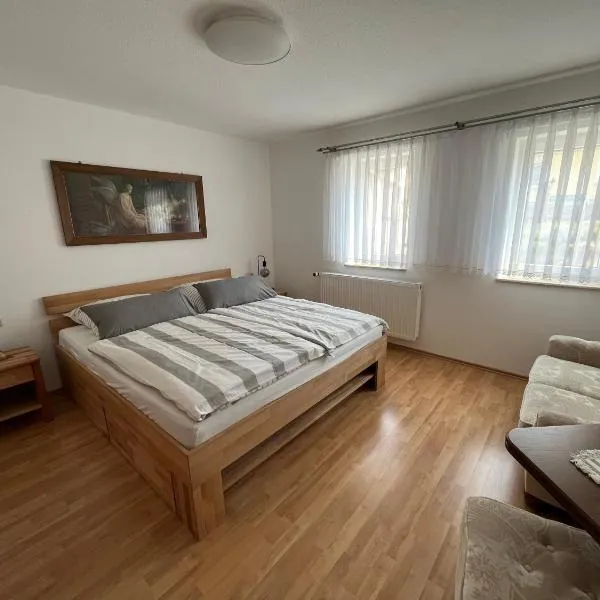 Ferienzimmer Reurieth，位于Reurieth的酒店