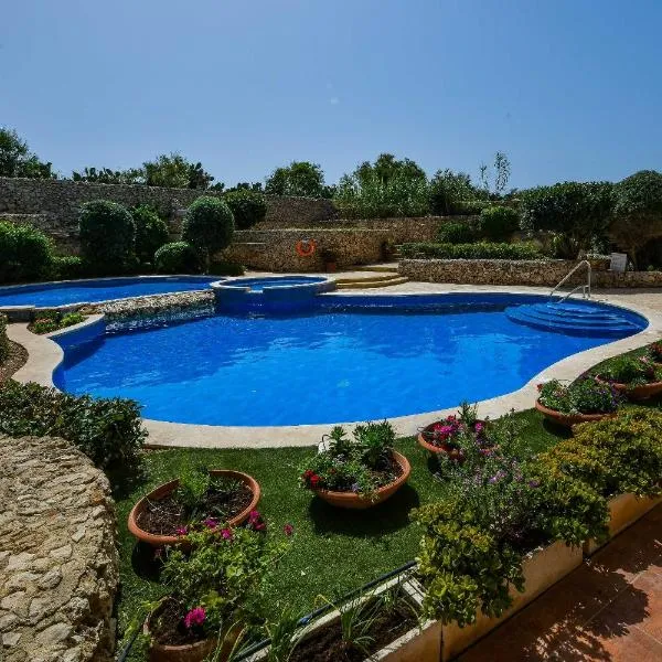 Gozo Spacious Apartment with Large Communal Pool，位于加拉的酒店
