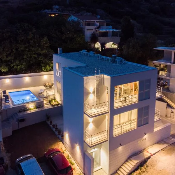 Seaside Elegance Suites，位于科米扎的酒店