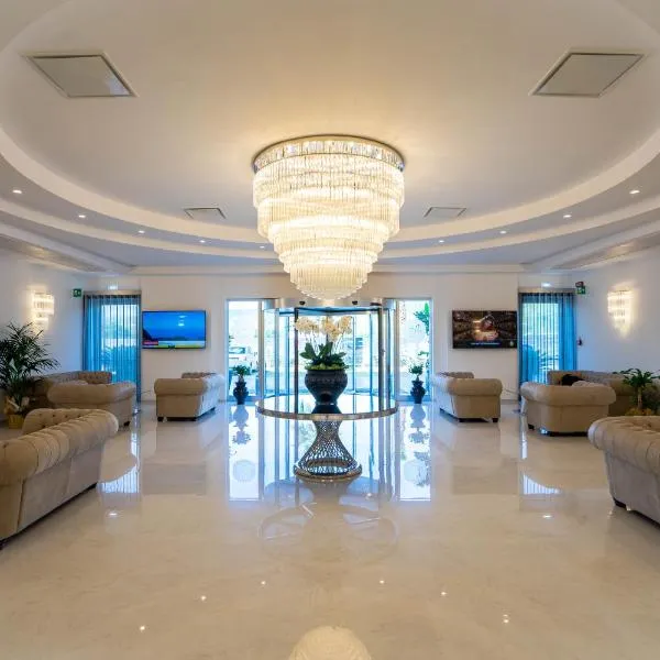 PM Hotel，位于San Floro的酒店