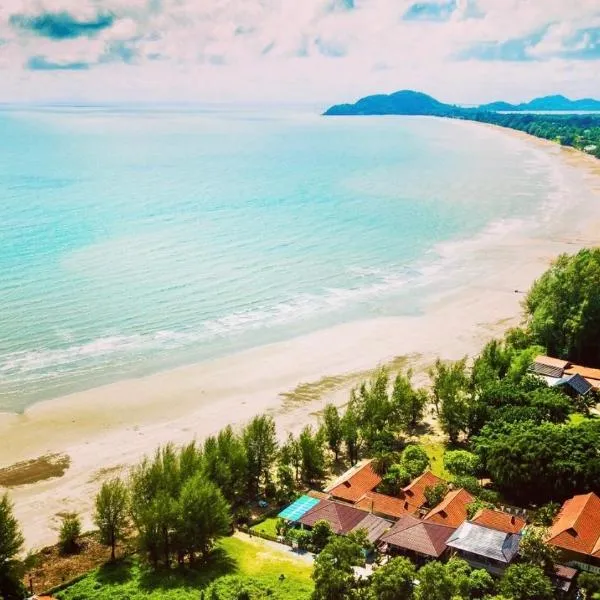 辰照佬海滩度假酒店，位于Ban Nong Nam Khao的酒店
