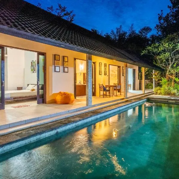 VILLA Surya 3 rooms , waterpool, near the ocean，位于甘地达萨的酒店