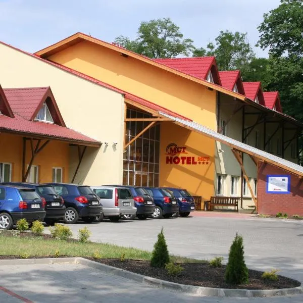 Hotel MCT，位于Józefów的酒店