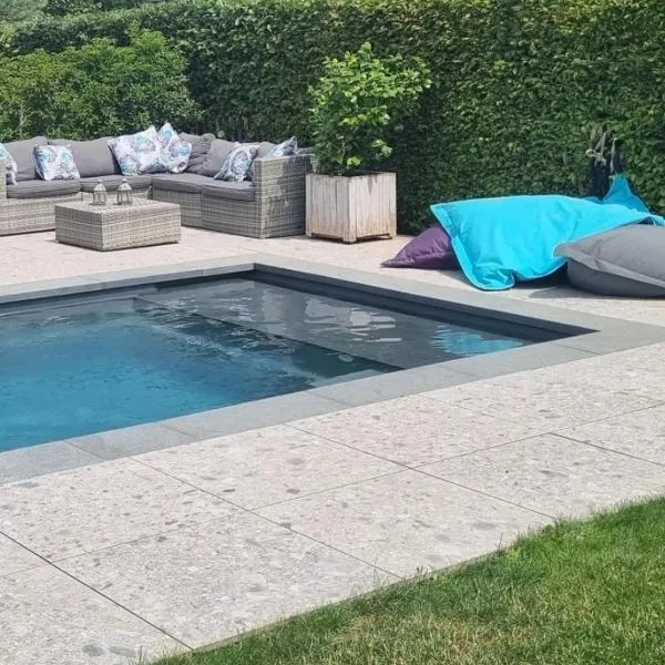 PINE COTTAGE- 5 minutes Francorchamps - charme -piscine-calme-jardin，位于Sart的酒店