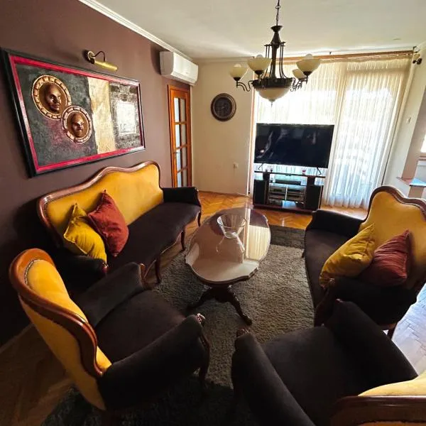 Baroque-style apartment，位于什蒂普的酒店