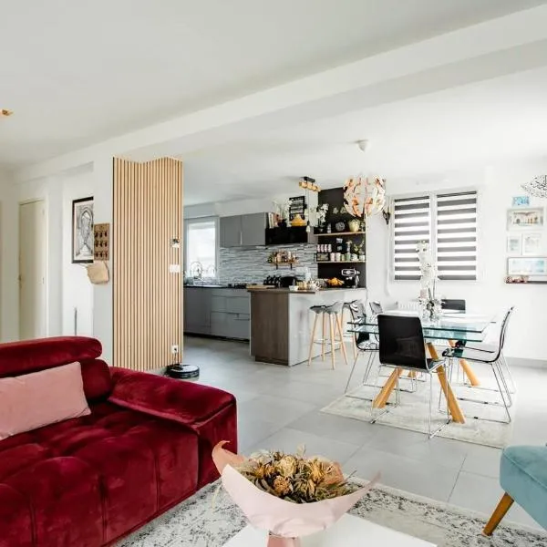 Maison de Vacances Familiale à 15 minutes de Saint-Malo，位于Miniac-Morvan的酒店