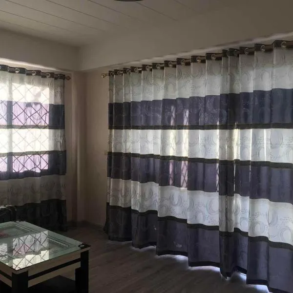 Nadi Town Newly Renovated 2nd Floor Suite with Large Terrace，位于Momi的酒店