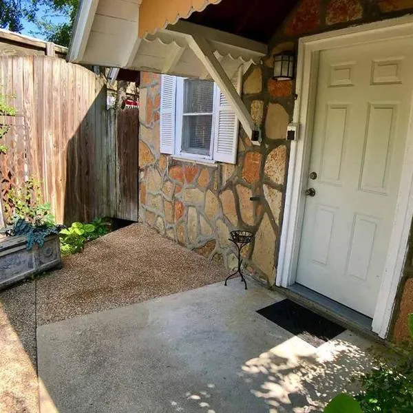 Tuscany Dream Rock Cottage/#8，位于尤里卡斯普林斯的酒店