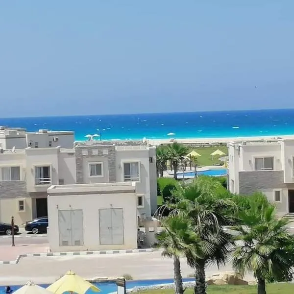 Chalet in Amwaj with a Sea view，位于Aḑ Ḑab‘ah的酒店