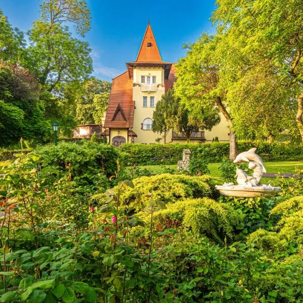 Fried Kastély Hotel Simontornya，位于Lajoskomárom的酒店