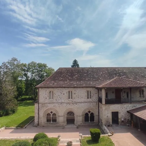 Abbaye Saint Gilbert，位于Saint-Didier-en-Rollat的酒店