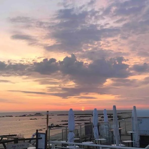 Lovely 2 bedroom apartment 100m from the beach，位于孔迪镇的酒店