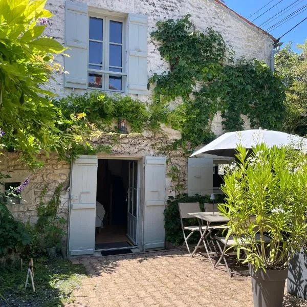 Gîte du Presbytère Port d'Envaux, Ravissante Maison de charme，位于昂沃港的酒店