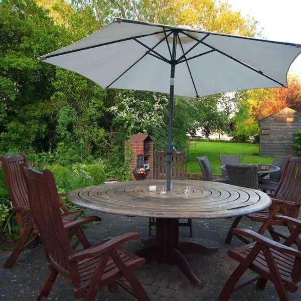 Stunning barn conversion ideal for large families，位于Bildeston的酒店