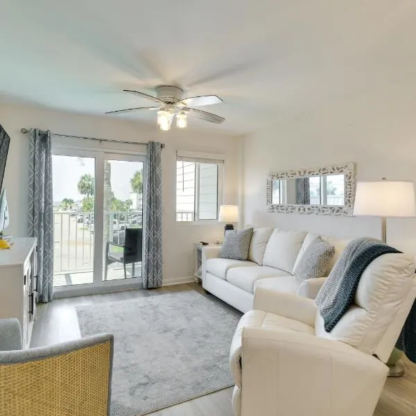 Beachfront Condo with Balcony in Gulf Shores!，位于Gulf Highlands的酒店