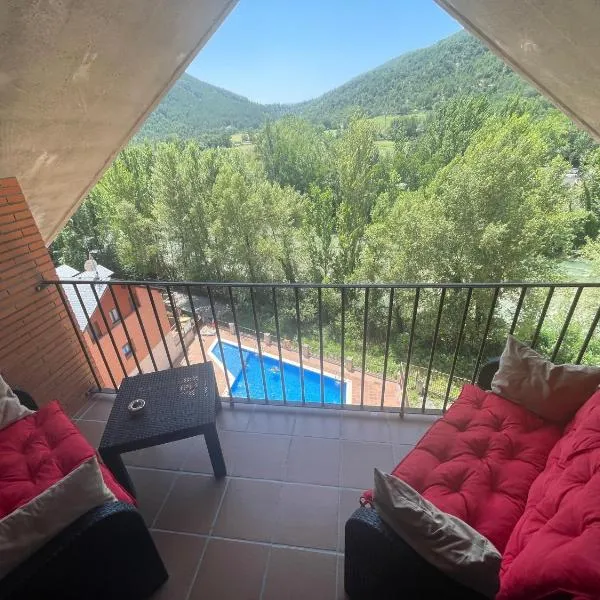 APARTAMENTOS RioMonte 5 - DeLuxe con Jacuzzi，位于博尔塔纳的酒店