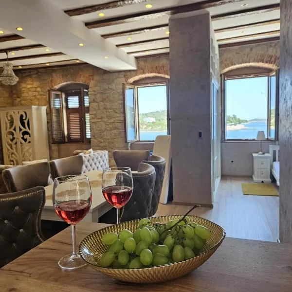 Luxury Seafront Suite Fabri，位于维斯的酒店