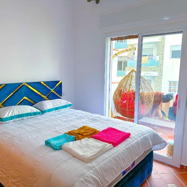 Residence Al Kasaba - Spacious apartment with swimming pool and direct access to sea，位于拉乌的酒店