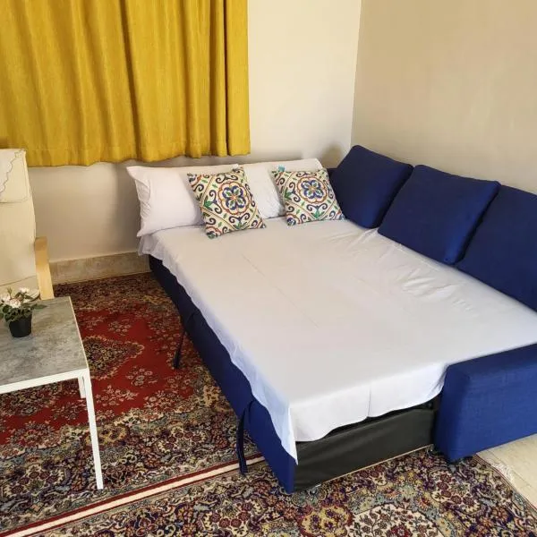 Lovely one-bedroom condo with garden view，位于开罗的酒店